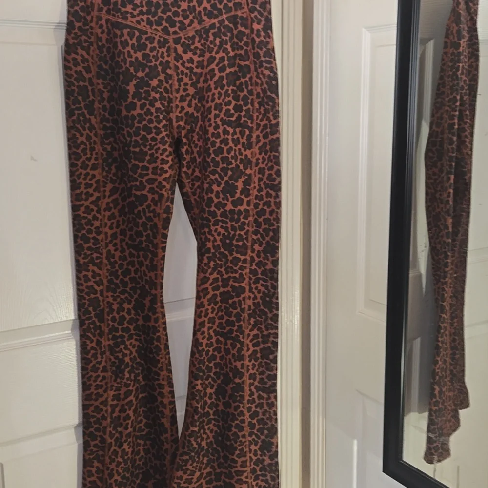 Spiritual Gangster Brown Leopard Print Jogger Set Like New - Picture 6 of 10